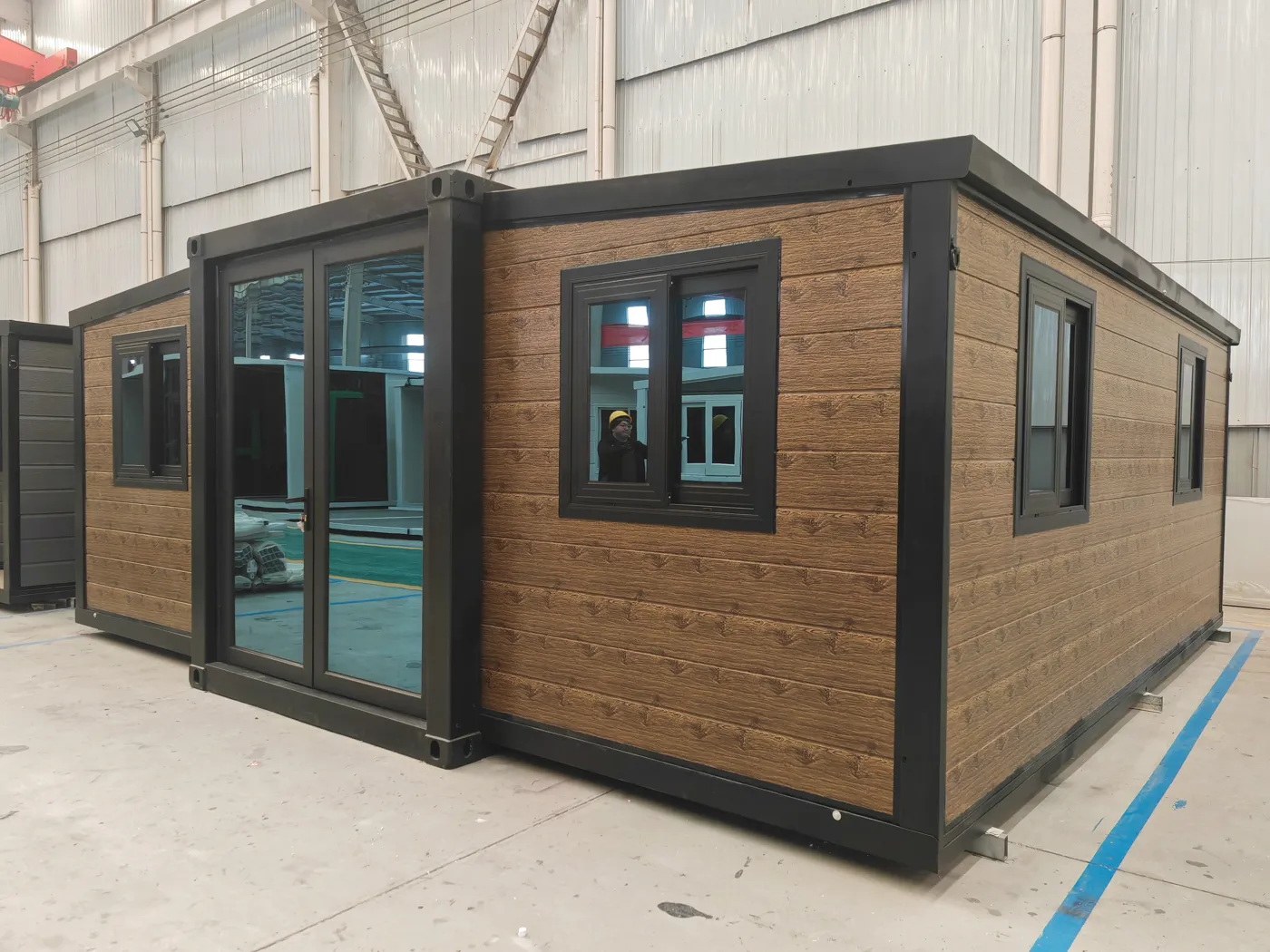 20FT Expandable House No.999 2-bed Wood grain